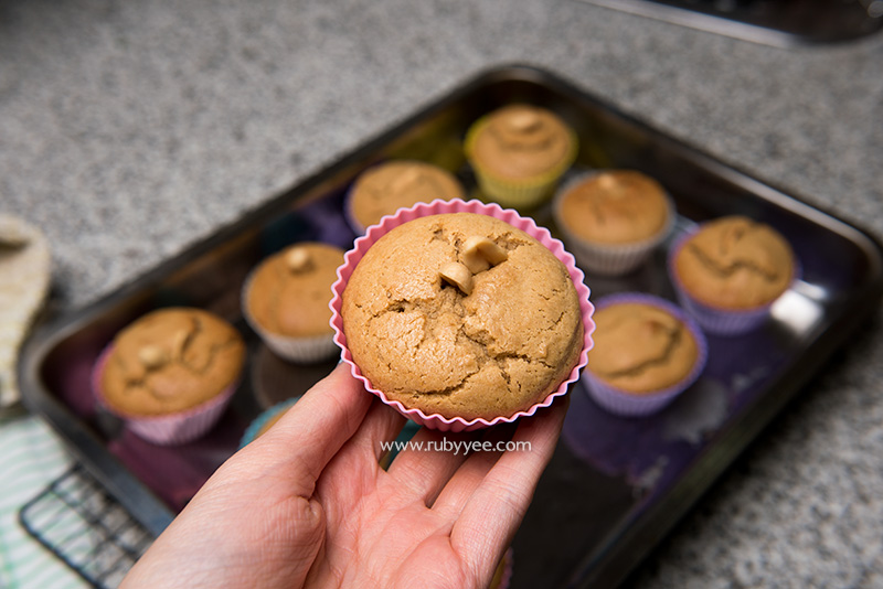 Peanut Butter Cupcakes | www.rubyyee.com