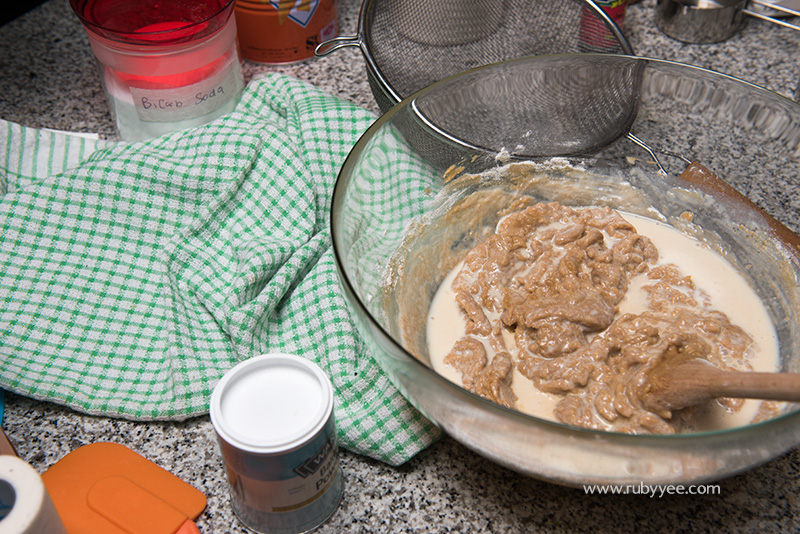 Peanut Butter Cupcakes | www.rubyyee.com