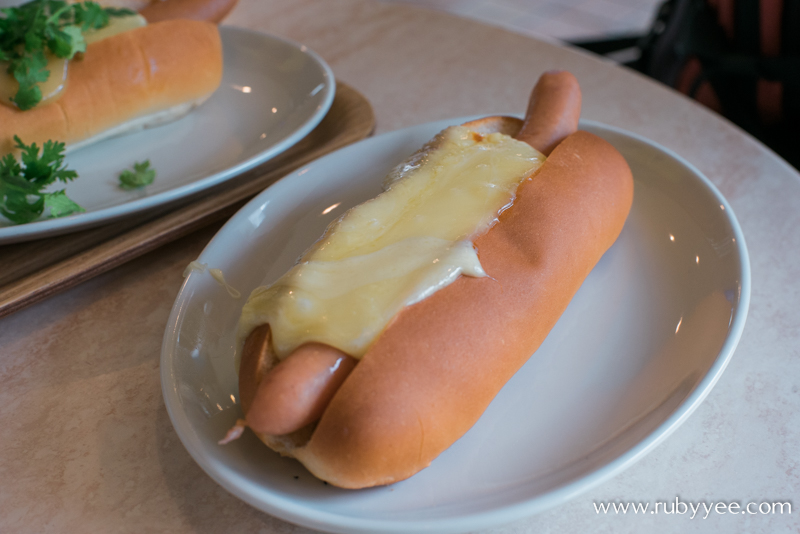 Park Street Cafe Raclette Cheese Hot Dog | www.rubyyee.com