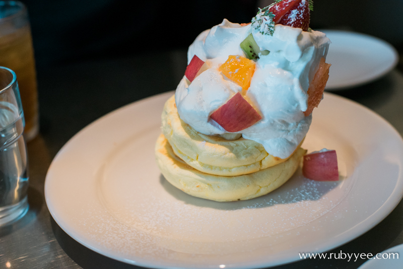 Rainbow Pancake | www.rubyyee.com